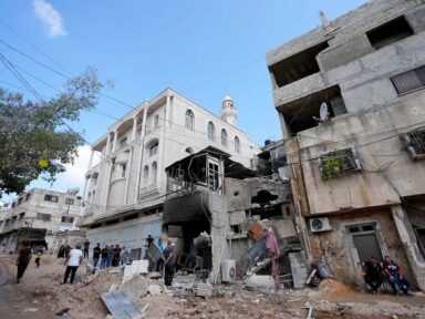 Barbárie de Netanyahu na Cisjordânia destrói casas e cerca hospital em Tulkarem