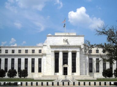 Fed corta juro em 0,5 ponto percentual em meio a cenário global de redução desta taxa