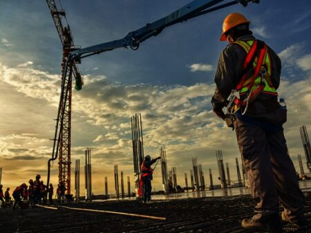 Alta dos juros agride a indústria da construção