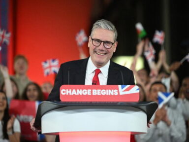 Estelionato eleitoral: premiê Starmer corta subsídio de inverno de 10 milhões de britânicos