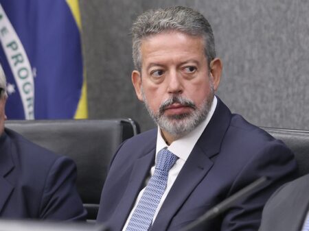 Proposta de Lula de isenção de IR para quem ganha até R$ 5 mil avança na Câmara