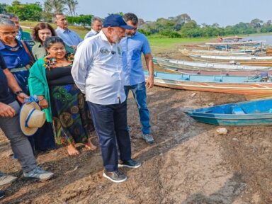 No Amazonas, Lula anuncia dragagem, poços e filtros para tratar 750 mil litros de água por dia