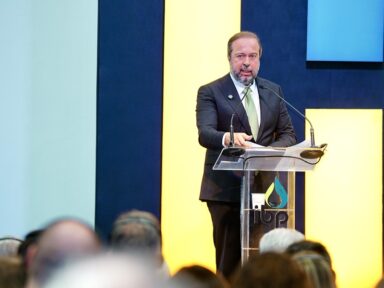 “Não deixaremos de ser exportadores para sermos importadores de petróleo”, diz ministro