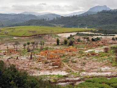 Terra devastada: desindustrialização, fome e miséria política