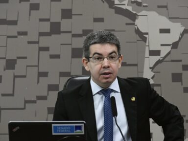 Líder do governo apresenta projeto para proibir publicidade de sites de apostas