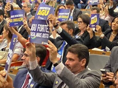 Advogados da União reivindicam reposição de perdas salarial durante protesto em Brasília
