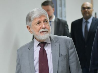 “Brasil é contra as sanções à Rússia”, afirma Celso Amorim