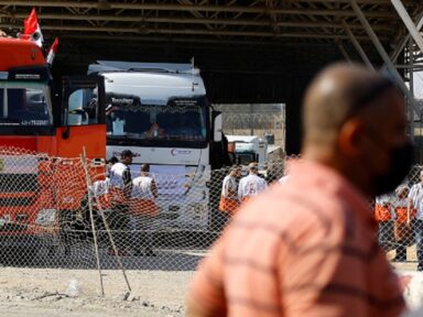 Israel bombardeia orfanato e escola em Gaza