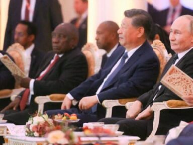 Ao abrir Cúpula do BRICS, Putin ressalta avanço na superação do garrote imposto pelo dólar