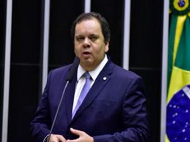 Elmar se lança e diz que Motta é “unanimidade artificial” e “convergência ruim”