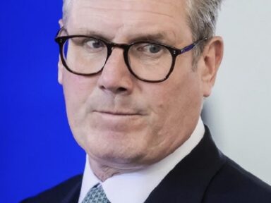 Rejeição ao estelionato eleitoral do premiê Starmer alastra-se no Reino Unido