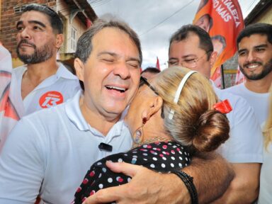 “O adversário dissemina ódio fascista”, diz Evandro ao votar em Fortaleza