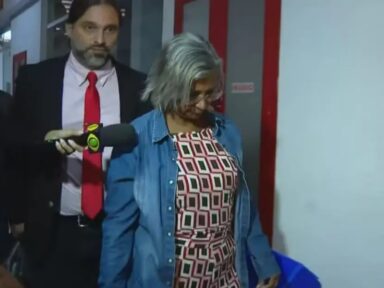Coordenadora de laboratório que negligenciou testes de HIV “para economizar” é presa no RJ