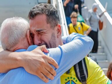 Presidente recebe os primeiros 229 brasileiros que escaparam das bombas de Netanyahu