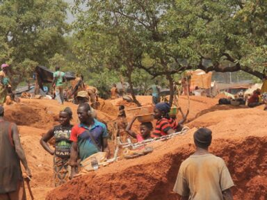 Governo do Mali enfrenta mineradoras do Canadá para tomar posse de riquezas naturais do país