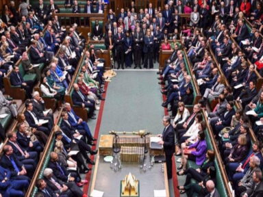 50 deputados ingleses exigem sanções contra Israel para cessar o genocídio