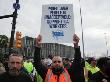 Estivadores americanos iniciam maior greve em 50 anos por melhores salários
