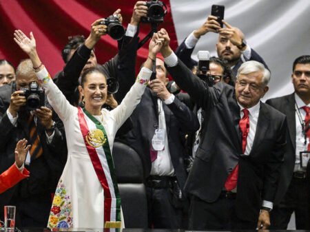 Presidente Sheinbaum convoca México a “enterrar de vez o fracassado neoliberalismo”