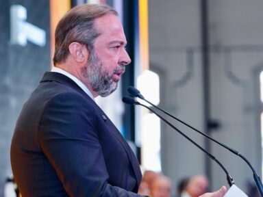 Aneel “boicota o país” ao não usar fundo para evitar energia cara, diz ministro