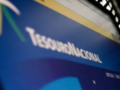 Servidores do Tesouro Nacional e CGU entregam cargos em ato contra proposta de reajuste