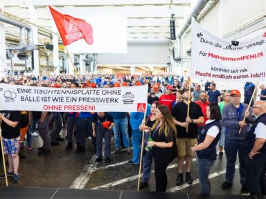 Trabalhadores da Volkswagen na Alemanha param após anúncio de fechamento de 3 fábricas