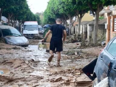 217 mortos na enchente espanhola: governador franquista extinguiu Defesa Civil para cortar gastos