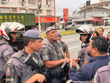 Policiais cercam velório de menino de 4 anos morto em ação da PM em Santos; Derrite diz ver “vitimismo barato”