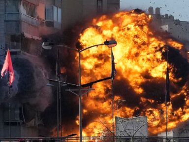 Fotógrafo retratou bomba de Israel no ar antes dela explodir prédio residencial em Beirute