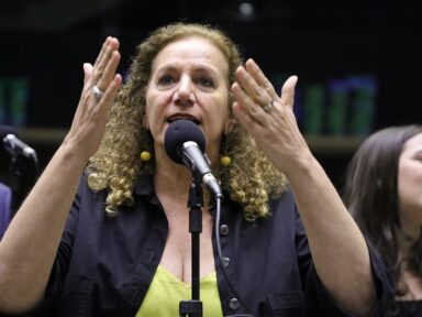 Jandira denuncia bolsonaristas que tentam emplacar PEC do estupro na CCJ