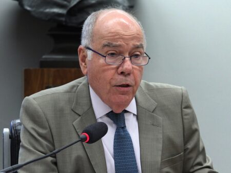 “Amantes confessos da intervenção estrangeira não terão êxito”, diz Vieira