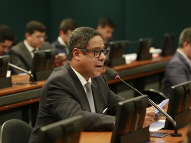 Orlando adverte que “fazer pacote fiscal é uma cilada” contra o país