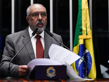 Paulo Paim condena “ajuste fiscal e desvinculação do BPC e das aposentadorias do salário mínimo”