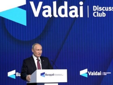 “A velha estrutura mundial está superada e há uma luta em curso por nova ordem”, diz Putin