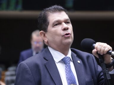 “Maior despesa do governo é pagar juro: R$ 900 bilhões!”, afirma deputado Mauro Benevides