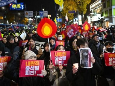 Impeachment do presidente golpista é debatido na Assembleia Nacional sul-coreana