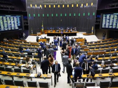 PCdoB critica teto fiscal para salário mínimo e propõe emenda com revisão de regra