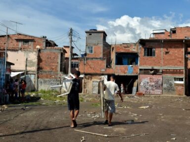 Passa na Câmara pacote que encolhe o salário mínimo e afunila acesso dos pobres ao BPC