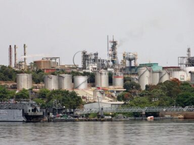 Emenda favorece refinaria privatizada