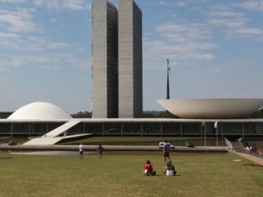 Três candidatos disputam a Presidência da Câmara e cinco a do Senado