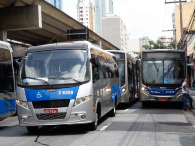 Usuários de ônibus em diversas capitais começam 2025 com aumento na tarifa