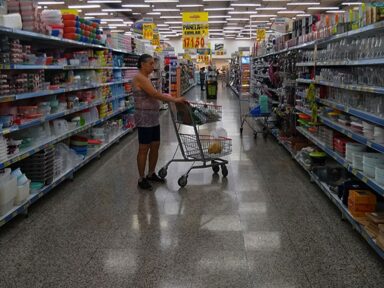 Vendas do comércio caem 0,4% em novembro