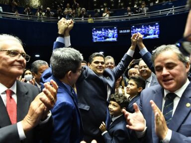 Alcolumbre confirma favoritismo e é o novo presidente do Senado com 73 votos