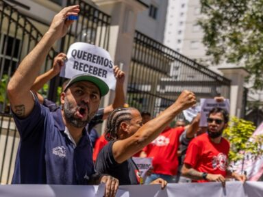 Em protesto, metalúrgicos da Avibras cobram salários e denunciam plano de desnacionalização