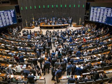 Corruptos e golpistas querem mudar Ficha Limpa, advertem deputados e jurista