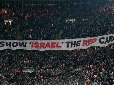 “Cartão Vermelho para Israel”, diz faixa gigante aberta pela torcida do time escocês Celtic