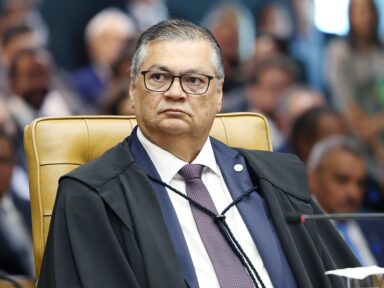 Dino manda investigar emendas de R$ 53 mi para ONG ensinar jogos on line