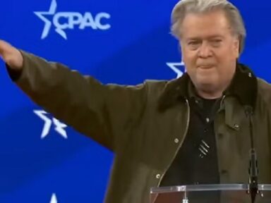 Bannon faz saudação “Heil Hitler” em convescote de saudosistas do derrotado nazismo