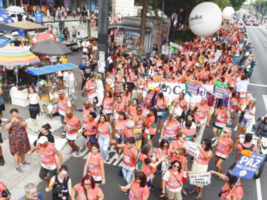 Bloco Unidos da Educação leva luta por ensino público e de qualidade para a Avenida Paulista