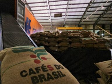 Preço dolarizado faz café subir 50%