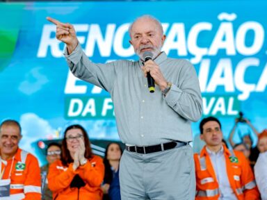 “Privatizaram a BR Distribuidora. Baixou o preço da gasolina?”, questiona Lula